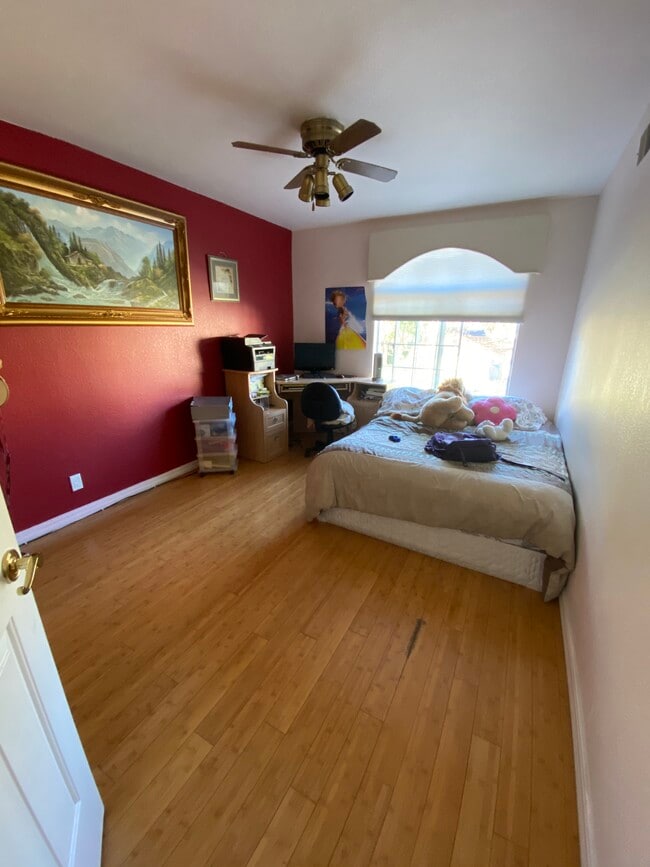 Building Photo - 2084 Calle Mesa Alta