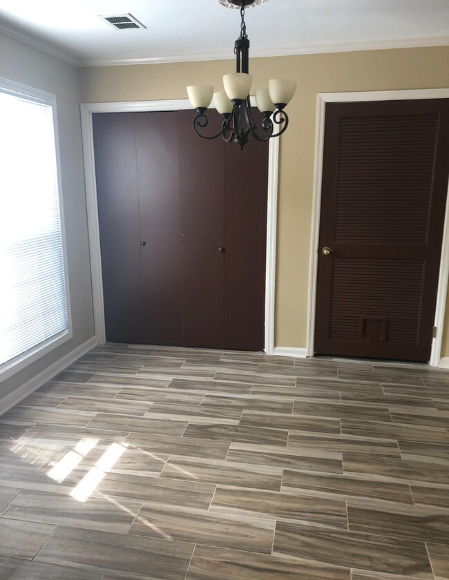 Foto del edificio - 8547 Westchester Dr