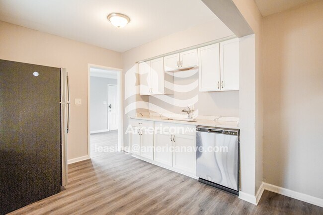 Foto del edificio - 8244 Cadillac Ave