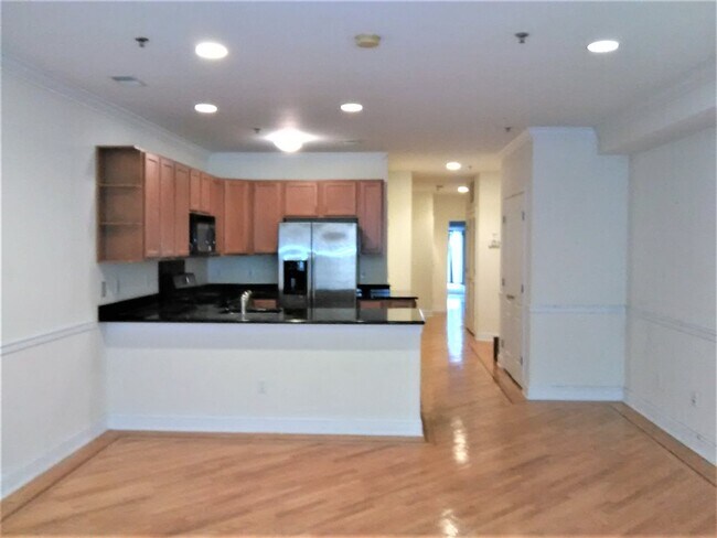 Building Photo - 325 Willow Ave