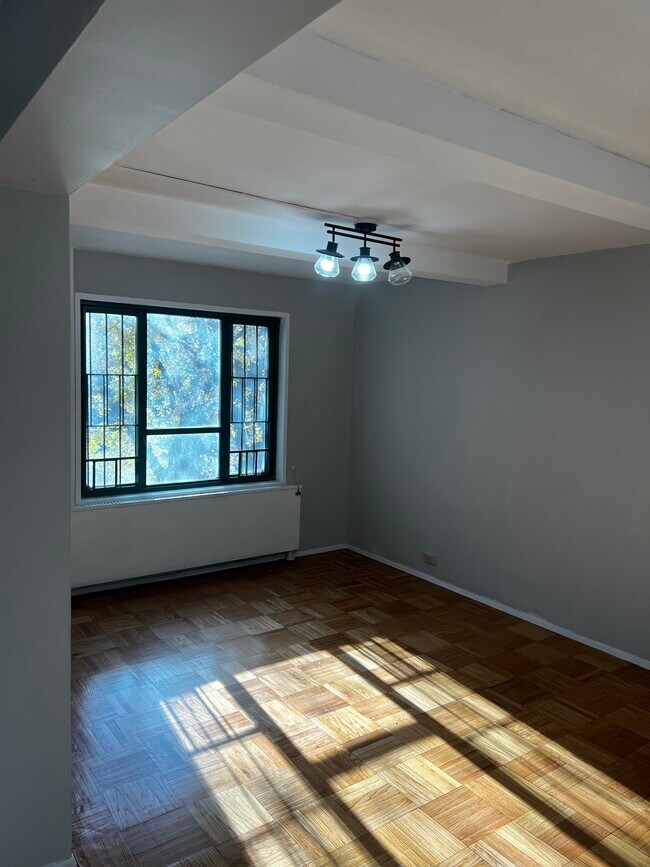 Building Photo - 1507 Metropolitan Ave