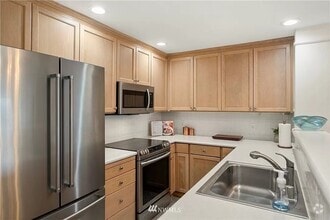 Building Photo - 15330 Sunwood Blvd
