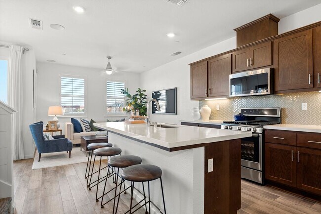 Building Photo - Provence Townhomes - Natomas