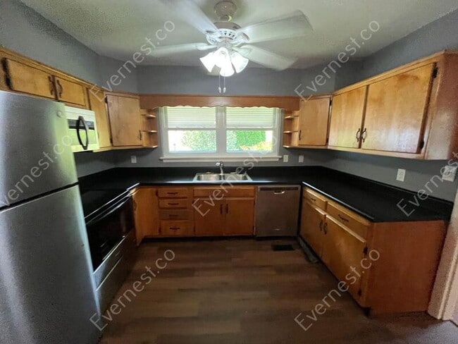 Building Photo - 4700 Tomahawk Trail