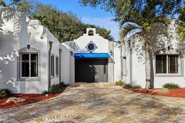 Foto del edificio - 7975 Sunset Dr