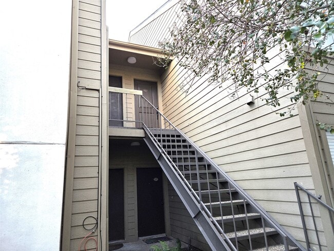 Building Photo - 10053 Westpark Dr