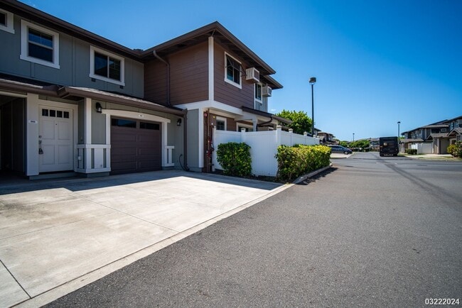 Building Photo - 3 bed/ 2 bath townhome in Kapolei