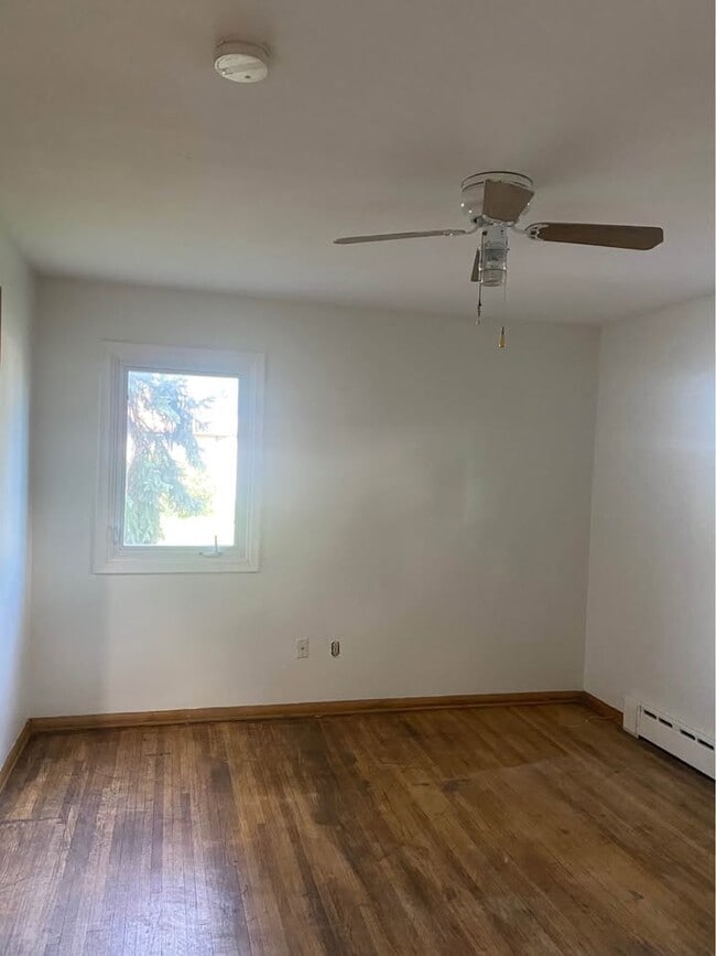 Building Photo - 205 9th St S