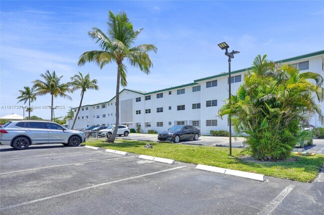 Foto del edificio - 5300 Washington St