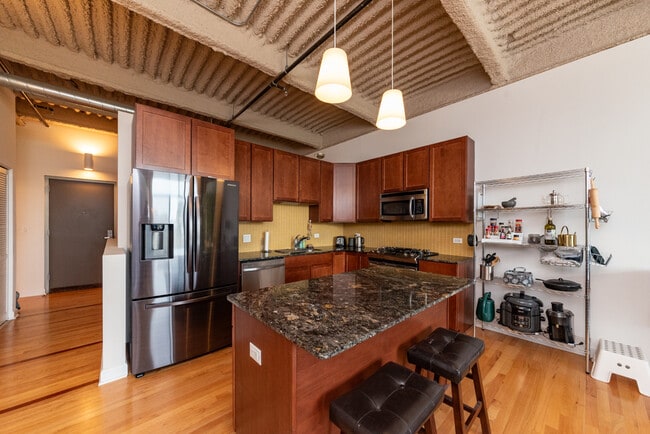 Building Photo - 2545 S Dearborn St