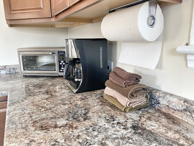 Kitchen countertops - 1407 Fort Manor Dr