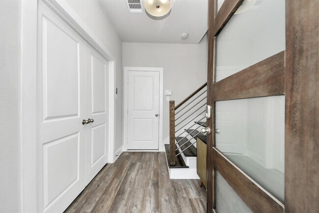 Foto del edificio - 1743 Cove Cres Ct