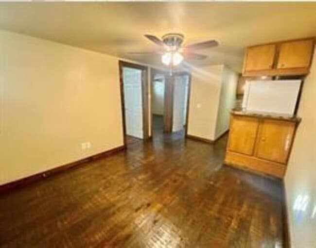 Building Photo - 625 Red Bud Lane-