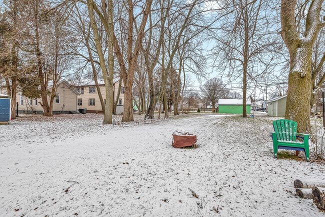 Shared Bacckyard - 915A Georgia Ave