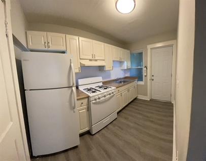 Primary Photo - 920 E 15th St