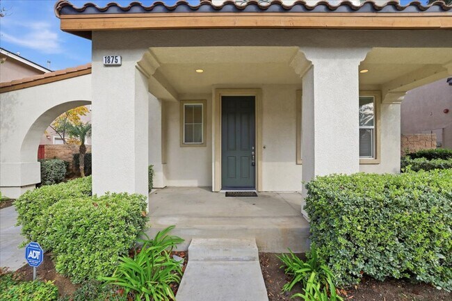 Foto del edificio - The Perfect Home Base Near UC Riverside