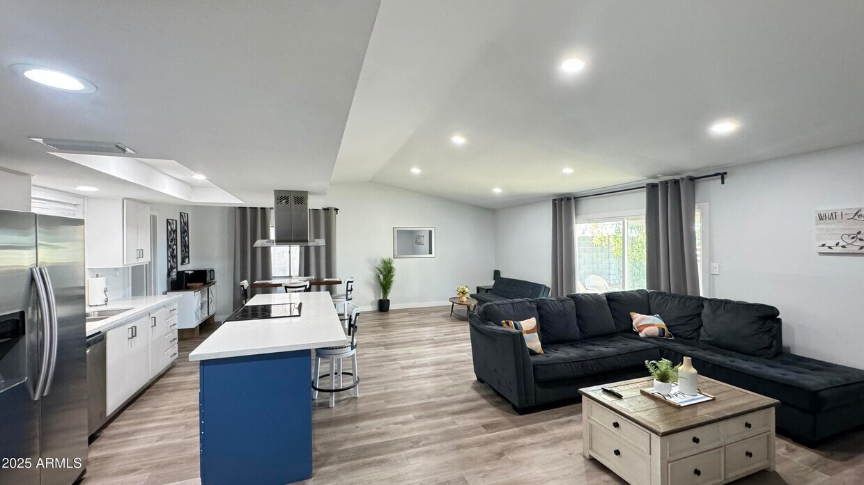 Foto principal - 10416 W Devonshire Ave