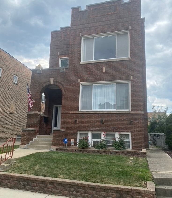 1934 Gunderson Ave Unit 2, Berwyn, IL 60402 Condo for Rent in Berwyn