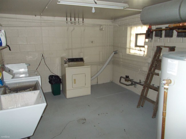 Building Photo - 8948 White Oak Ave