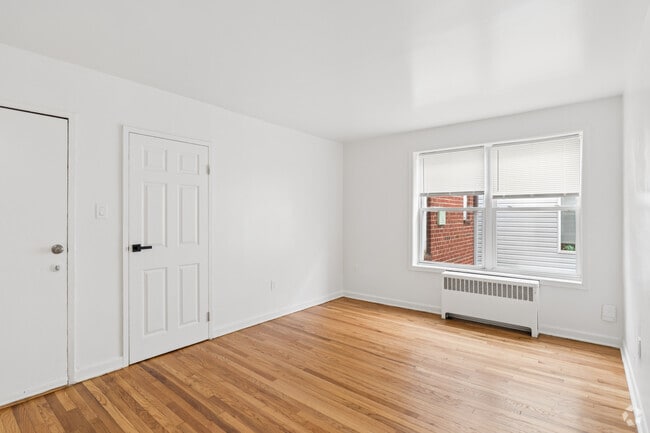 2BR, 1BA - 700SF - Living Room - 1936 Naylor Rd SE