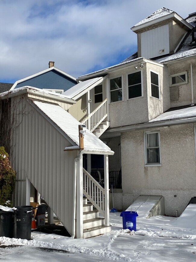 Foto del edificio - 406-408 Railroad Ave