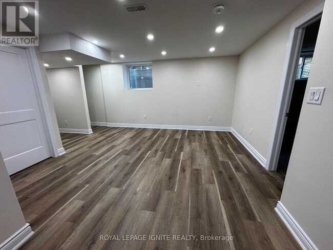 Building Photo - 400 Freure Dr