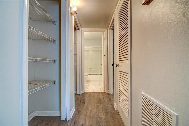 Foto del edificio - 168 Amherst Pl NW