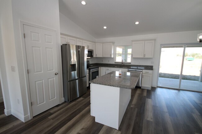 Foto del edificio - Stunning 3 Bedroom, 2 Bathroom Home in Oca...