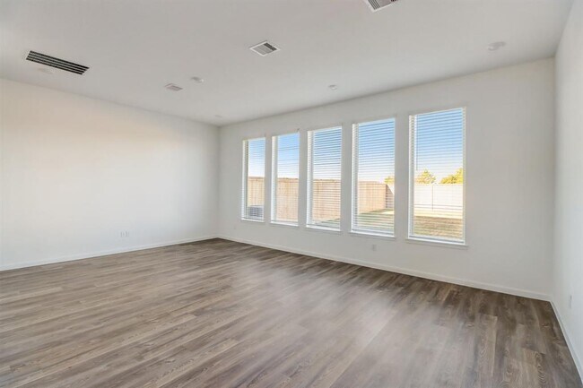 Foto del edificio - 21114 Castroville Wy