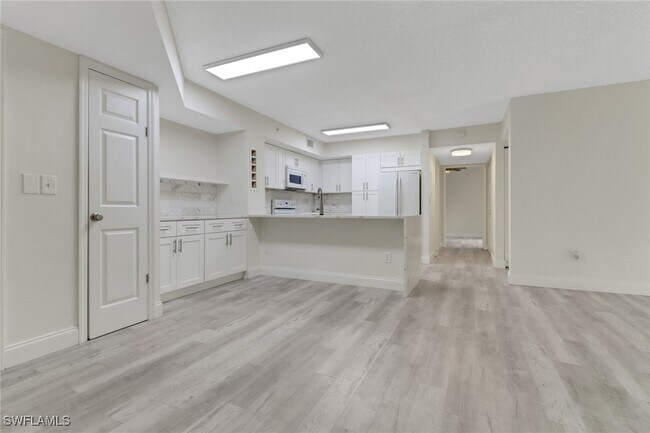 Building Photo - 1220 Wildwood Lakes Blvd