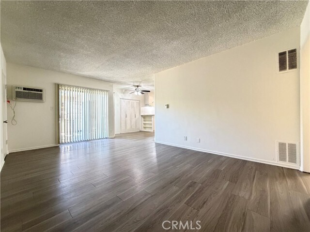 Foto del edificio - 5167 Yarmouth Ave