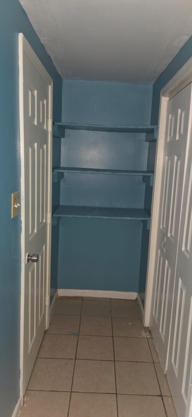 Foto del edificio - 4122 S Johnson St