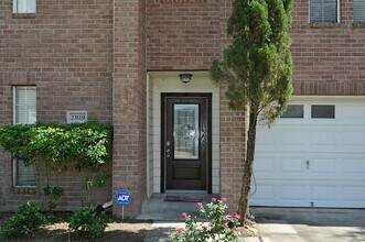 Building Photo - 23119 S Waterlake