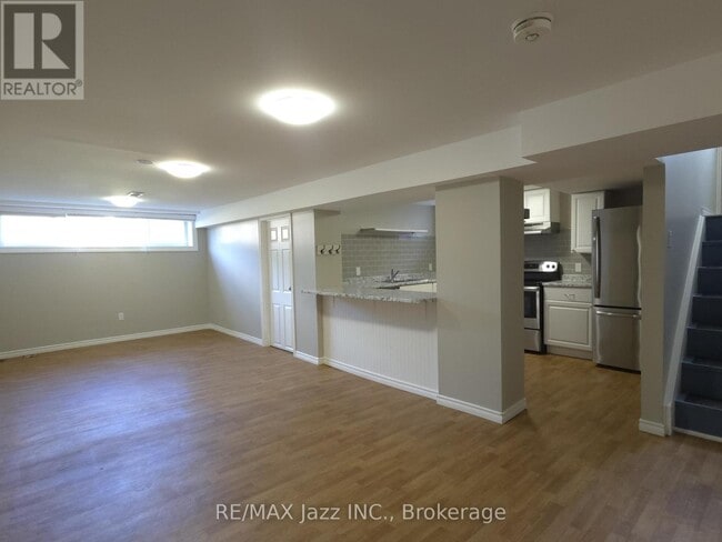 Building Photo - 127 Lupin Dr