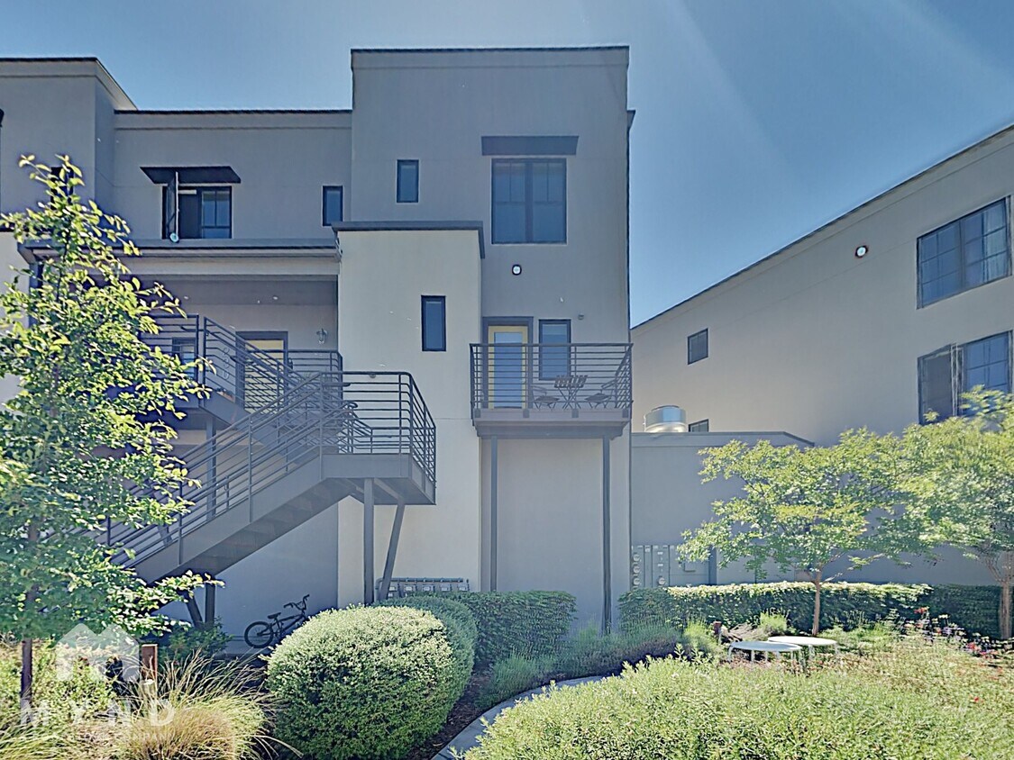 Primary Photo - 3409 Broadway