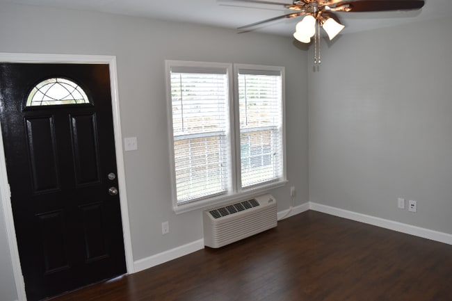Photo - 1517 W 12th St Apartment