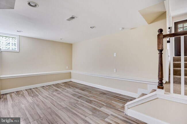 Building Photo - 7 E Upland Way