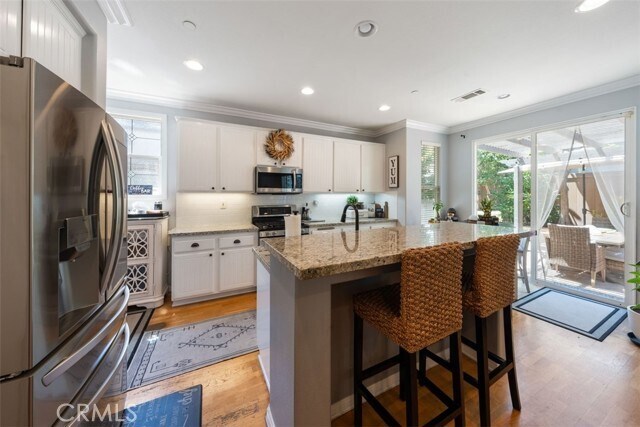 Foto del edificio - 16845 Primrose Ln
