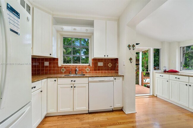Foto del edificio - 5726 SW 42nd St