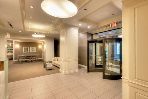 Building Photo - 200 E Chestnut St