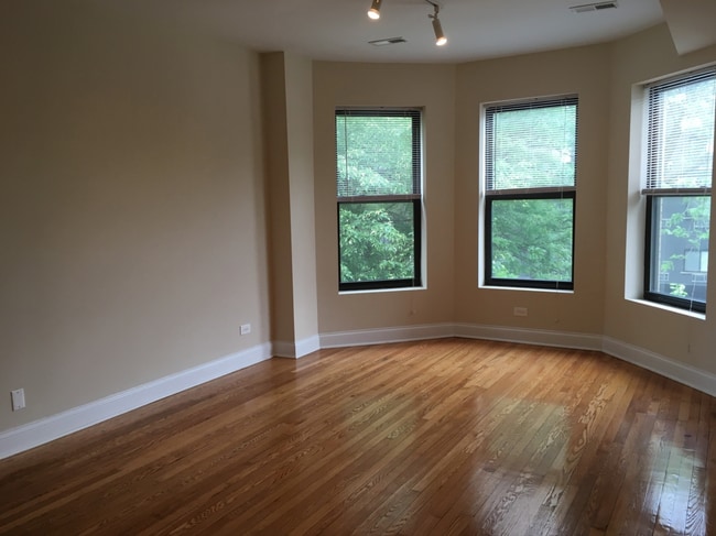 Living Room Space - 5400 N Winthrop Ave