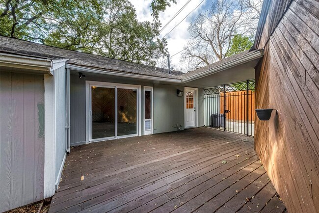 Building Photo - 7810 Locke Ln