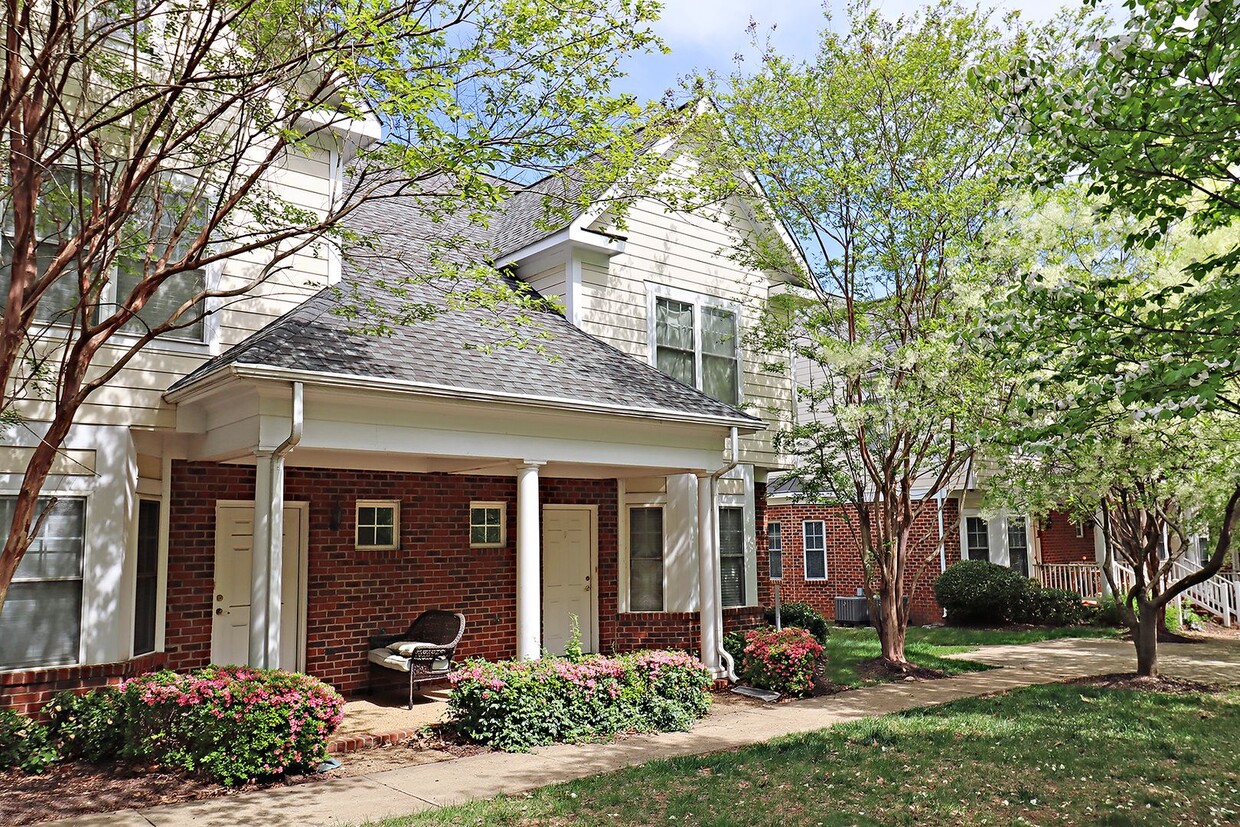 Foto principal - End-Unit Willoughby Townes Rental Close To...