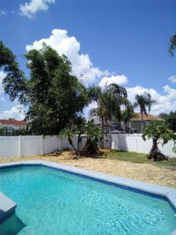 Foto del edificio - 2411 Berkshire Ct