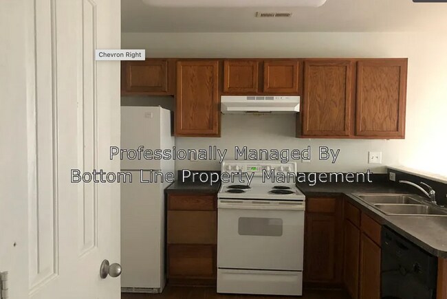 Building Photo - Spacious 3 Bedroom Home! New and renovated