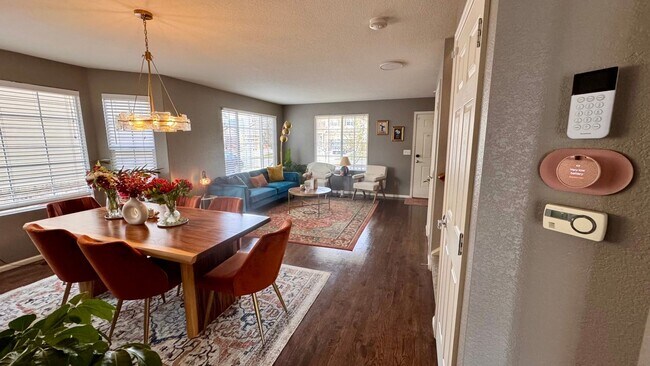 Foto del edificio - 2208 Buttercup St