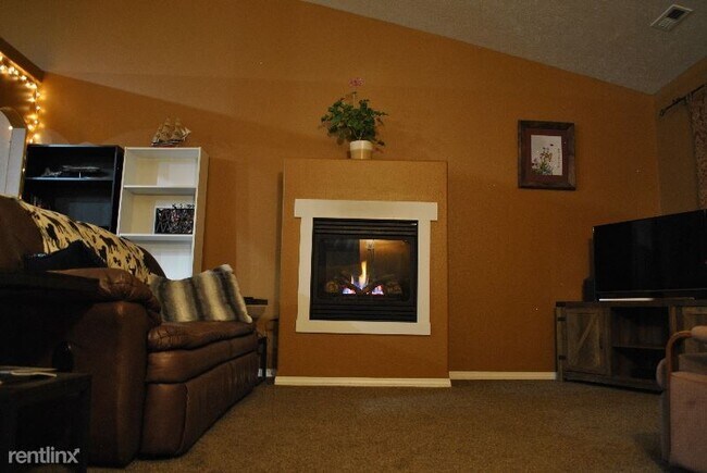 Building Photo - 3 br, 2 bath House - 7330 E Euclid Ave.