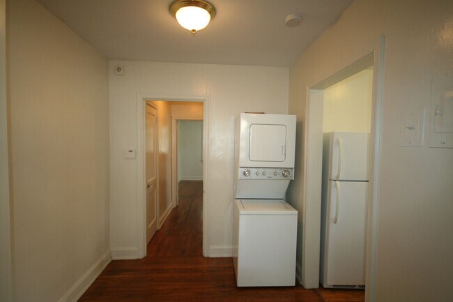 Foto del edificio - 1707 Englewood Ave
