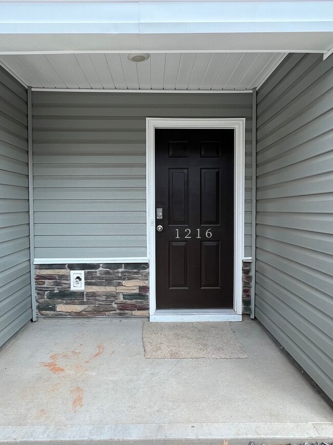 Building Photo - 3 Bed 2.5 Bath with an Office/  Flex Room