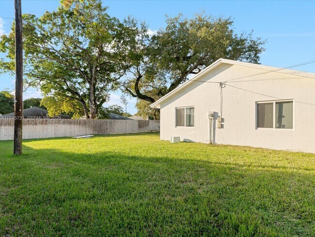 Foto del edificio - 6510 SW 59th Pl